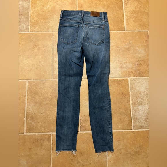 25 Madewell 9” midrise skinny medium wash distressed jeans - Picture 4 of 7